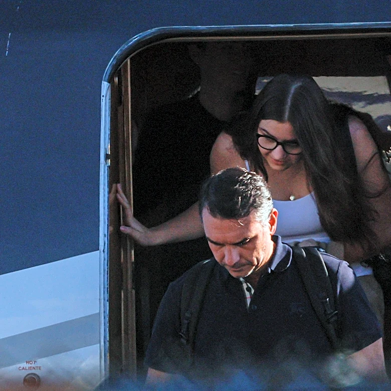 Trump ally Flávio Bolsonaro arrives in Miami after fleeing Brazil