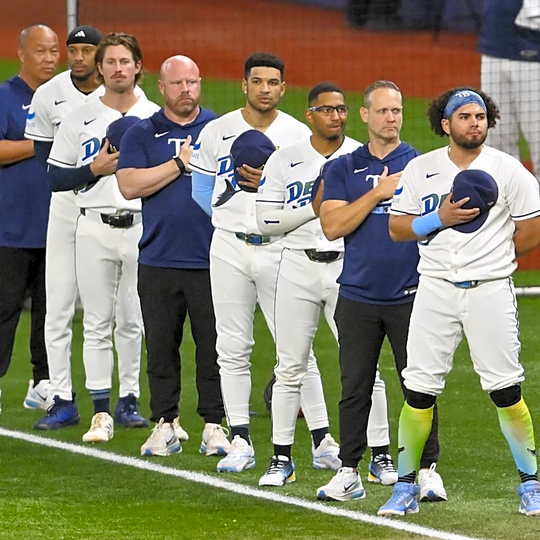 Who is Julie Falcon? Singer-songwriter singing World Series Game 5 national anthem