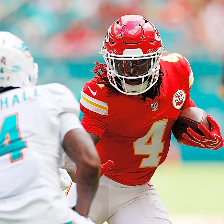 Rashee Rice manages limited practice