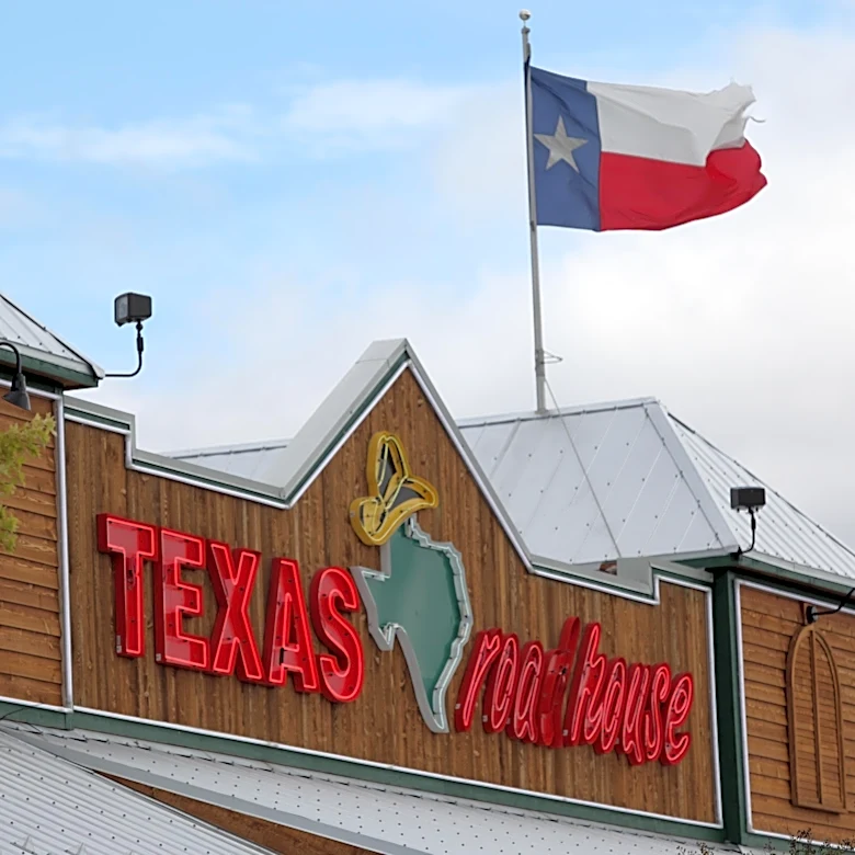 Filet or sirloin? Man says Texas Roadhouse got his steak wrong 3 times