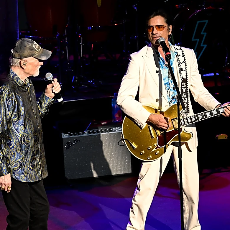 John Stamos to replace Beach Boys amid Mike Love's 'serious health challenges'