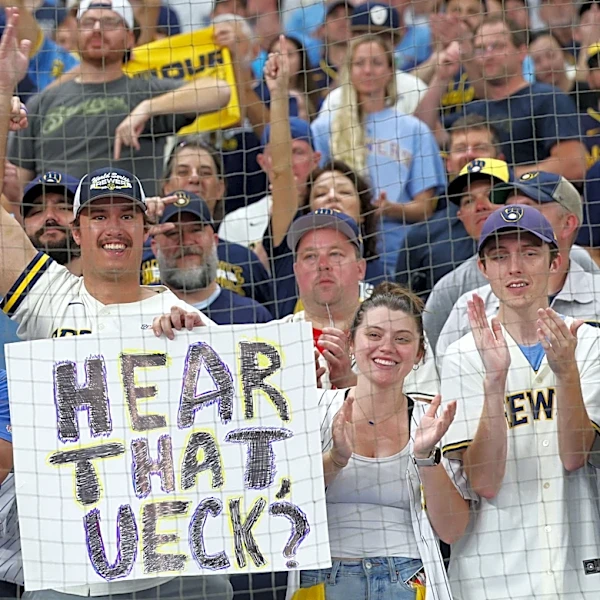 Watch emotional Bob Uecker tribute after Brewers win World Series