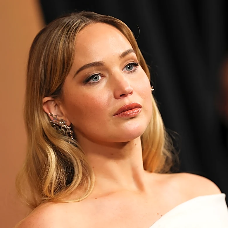 Jennifer Lawrence reveals unapproved crew was on set for nude scene