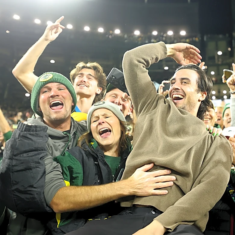 Brewers bring World Series trophy to Packers game, Sal Frelick does Lambeau Leap