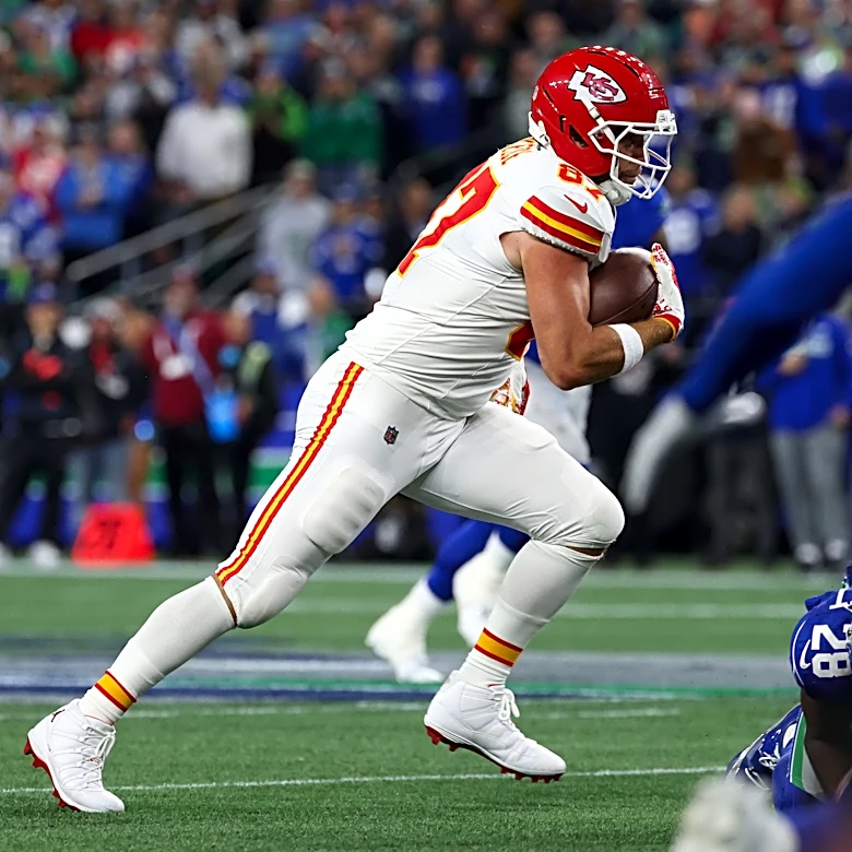 Travis Kelce limited during Thursday's practice