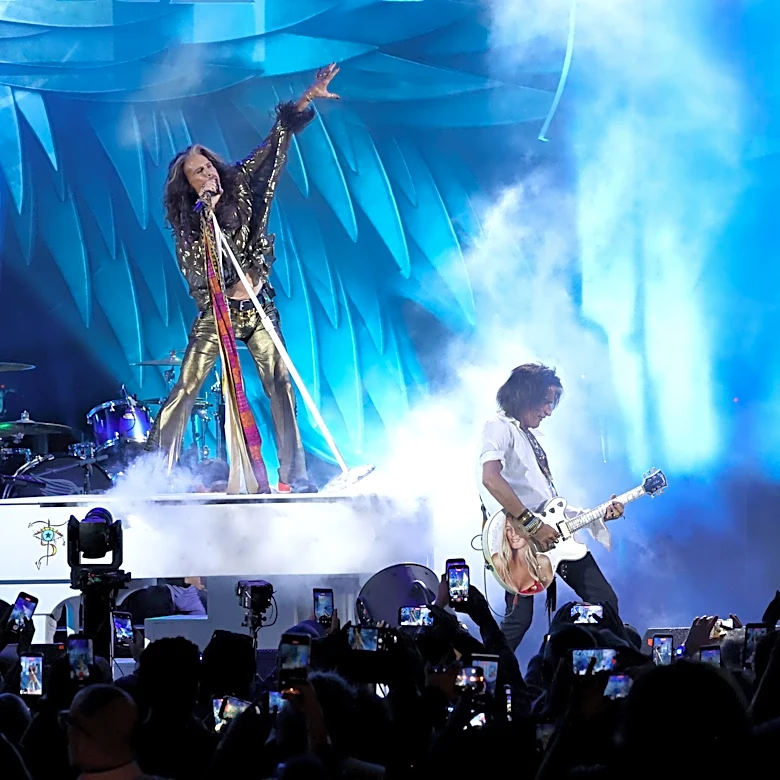 Johnny Depp crashes Steven Tyler, Aerosmith's Hollywood Bowl concert comeback