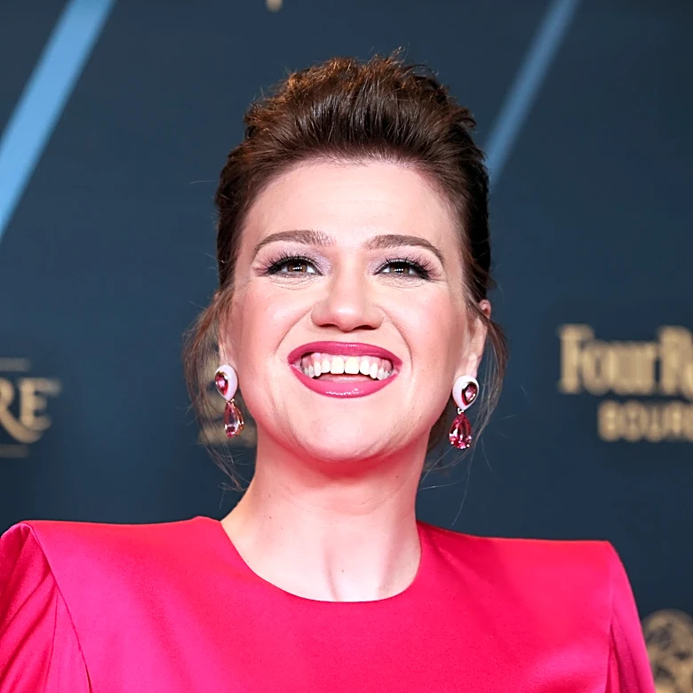 Kelly Clarkson wins big at Daytime Emmys, best daytime talk series