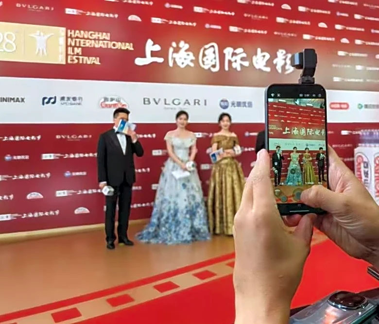 Honor and Arri’s Robot Phone Debuts on Shanghai Film Festival Red Carpet