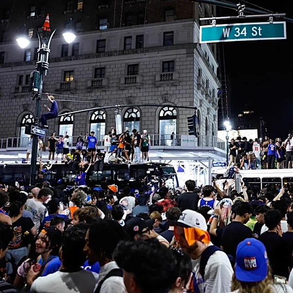 An NYPD Officer Said I Could Climb A Street Sign After The Knicks Won The NBA Finals: ‘This Is Your Chance’