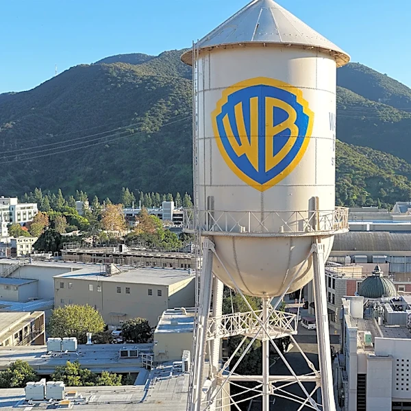 Democratic Senators Urge FCC to Block Closing of Paramount-Warner Bros. Merger Until Review of Deal’s Foreign Investment Concludes