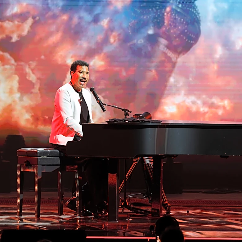 Lionel Richie Cuts Set Short After Falling Ill During Opening Night of Tour in Minnesota