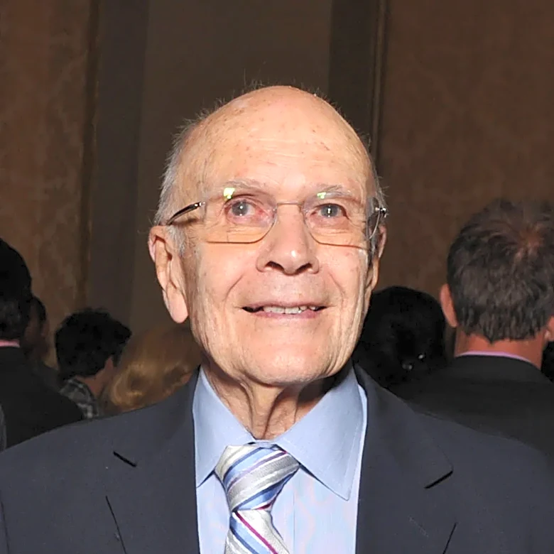 Dixon Dern, Influential Entertainment Lawyer, Dies at 97