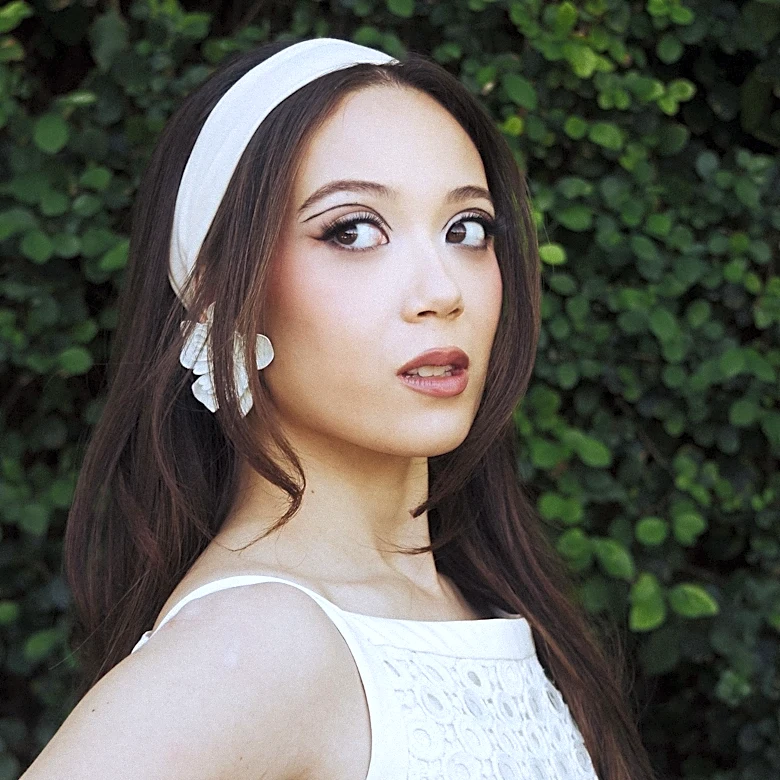 Laufey Signs With UTA in All Areas