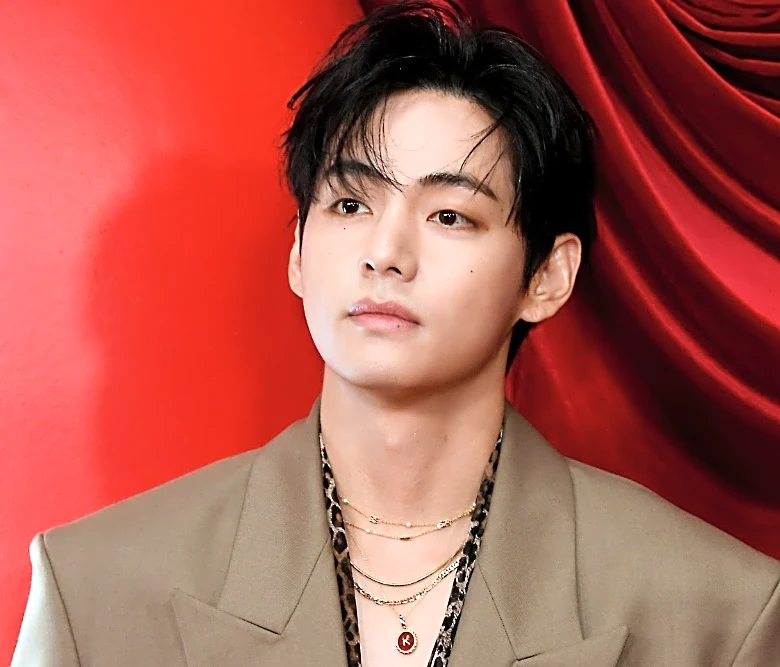 BTS’ V Reveals Right-Ear Hearing Loss Amid World Tour