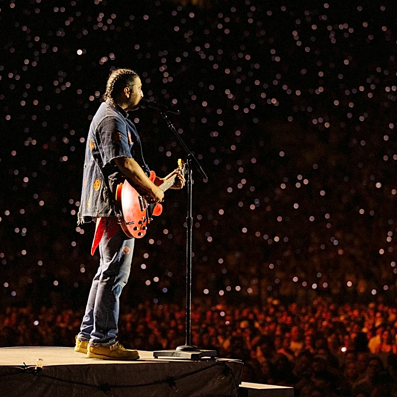Noah Kahan Turns His ‘Miserable’ Material Into Manic Elation at Triumphant Rose Bowl Stadium Show: Concert Review
