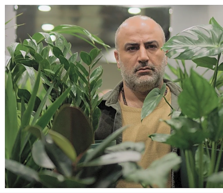 Iranian Director Ali Asgari Unveils First Clip From Venice-Bound ‘A Bit of Light’: ‘This Trump Guy Is Threatening to Bomb Here Every Day’ (EXCLUSIV...