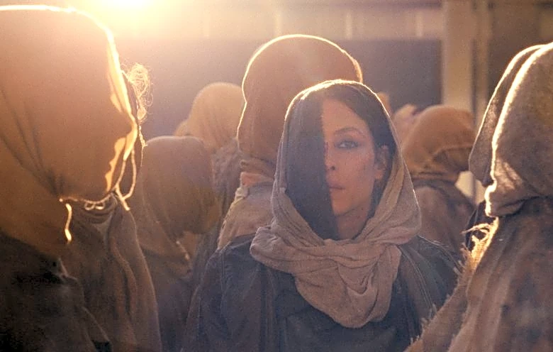 ‘Hot Spot’ Review: Eighties Cyberpunk Kitsch Is the Future in Agnieszka Smoczynka’s Peculiar Post-Apocalyptic Vision