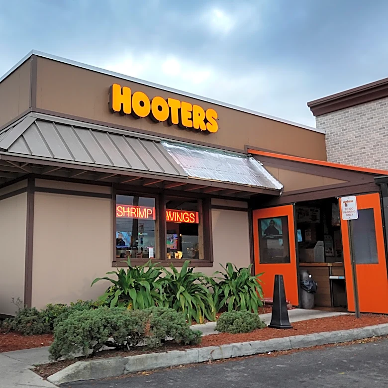 Hooters Restaurant Movie in the Works — Film News in Brief