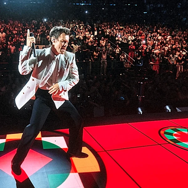 Harry Styles Shouts-Out Ex Taylor Swift’s Wedding During Madison Square Garden Show