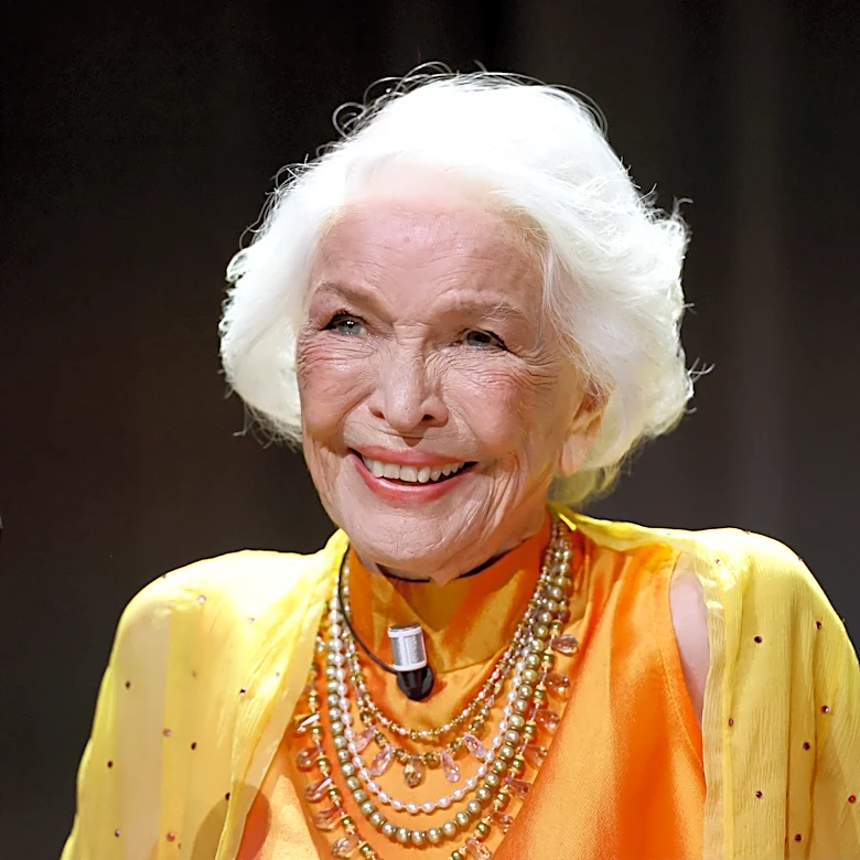 Ellen Burstyn Cries as She Gets Venice Golden Lion for Lifetime Achievement: ‘It’s One Thing to Win an Oscar, Tony or Emmy — All of Which I’ve Won....