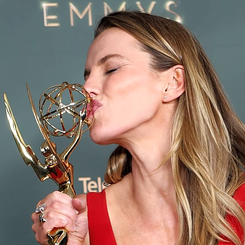 Betty Gilpin Jabs at Sam Altman During ‘Manic Poem’ Acceptance Speech at the Emmys
