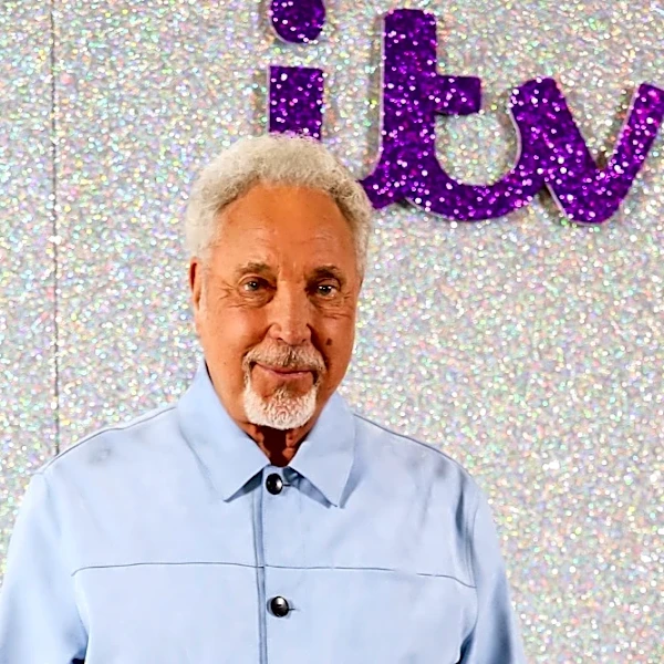 Tom Jones Alleges ‘The Voice U.K.’ Fired Him at 86 Years Old Due to ‘Financial Difficulty With Insurance’
