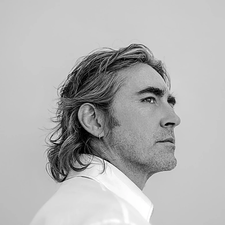 Lee Pace on Romancing Sandra Bullock in ‘Practical Magic 2,’ Life as a Gay Leading Man and His 6-Foot-Five Star Power: ‘I’m a Monster!’