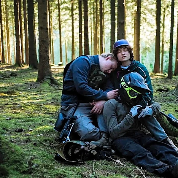 ‘Oasis’ Review: A Sleek, Strange Parable about Bullying and Bonding at the Most Difficult Age