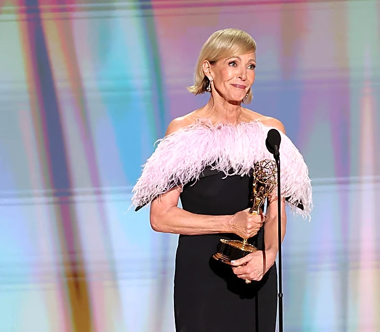 Allison Janney Wins Emmy for Supporting Actress in Drama, Tying Record for Most Wins by a Performer