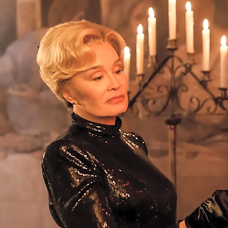 Jessica Lange Says FX Was ‘Too F—ing Cheap’ to Pay for Cars Home From ‘American Horror Story’ Set, So ‘We Had to Drive Ourselves’