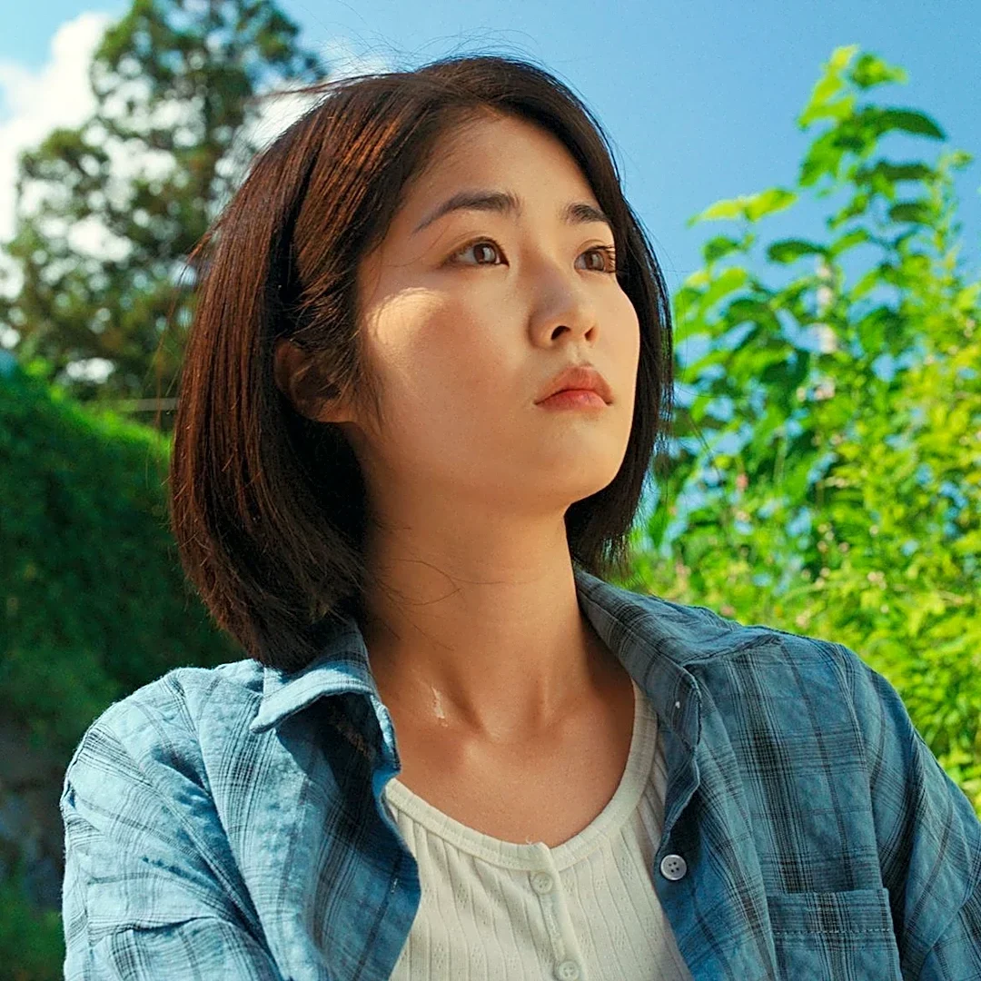 ‘Beach Fictions’ Review: Utterly Beguiling, Time-Tweaking Korean Romance Shows What a Day a Difference Makes