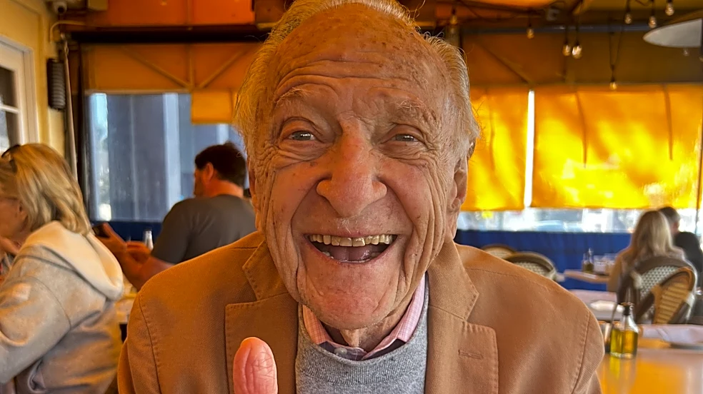 Gene Schwam, Veteran Hollywood Publicist to Elvis Presley, Julie Andrews and More, Dies at 96