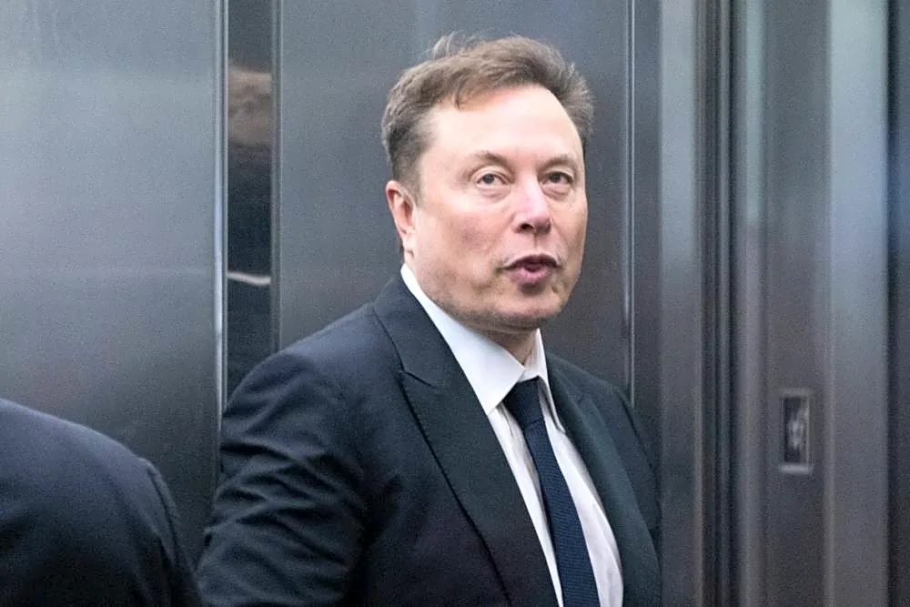 Elon Musk Says He Will Give One SpaceX Share ‘to Every Kid in America’ — a Giveaway That Would Amount to Over $10.5 Billion