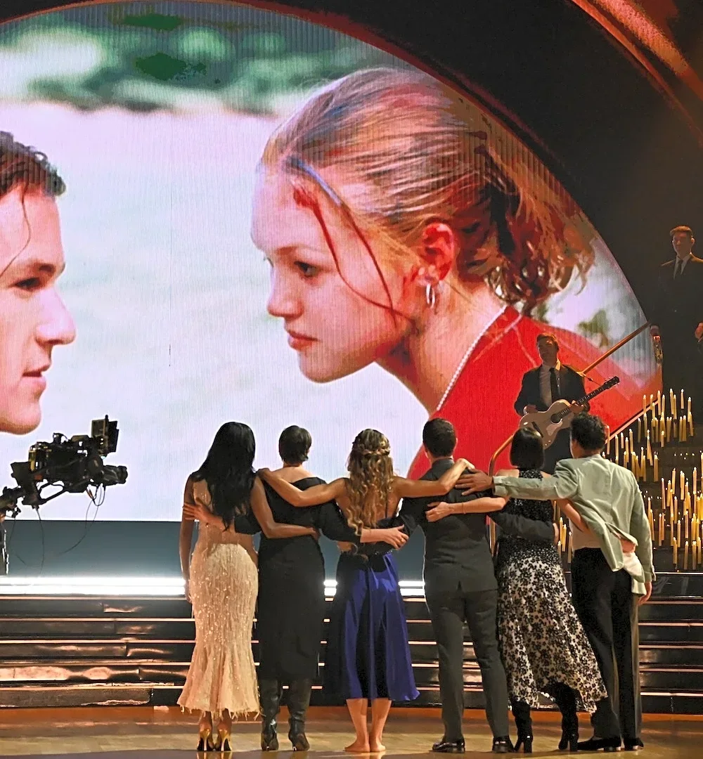 Julia Stiles Reunites With ’10 Things I Hate About You’ Cast, Cries During Heath Ledger Tribute on ‘Dancing With the Stars’