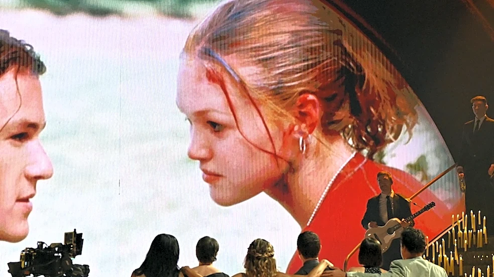 Julia Stiles Reunites With ’10 Things I Hate About You’ Cast, Cries During Heath Ledger Tribute on ‘Dancing With the Stars’