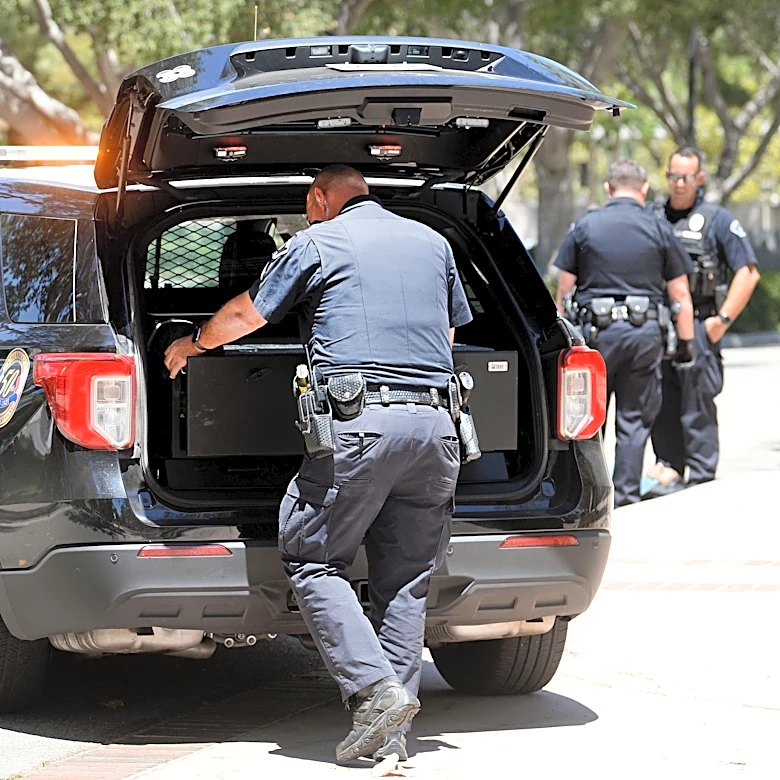 38-year-old accused of trespassing in Simi Valley yards