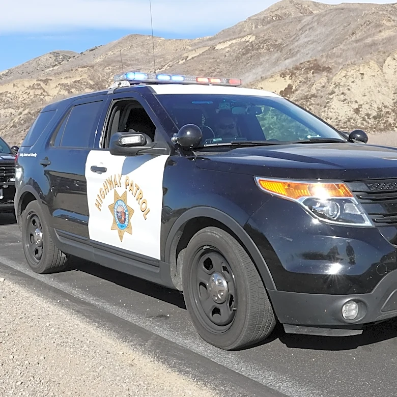 1 dies in fiery crash into tree on Highway 23 in Moorpark