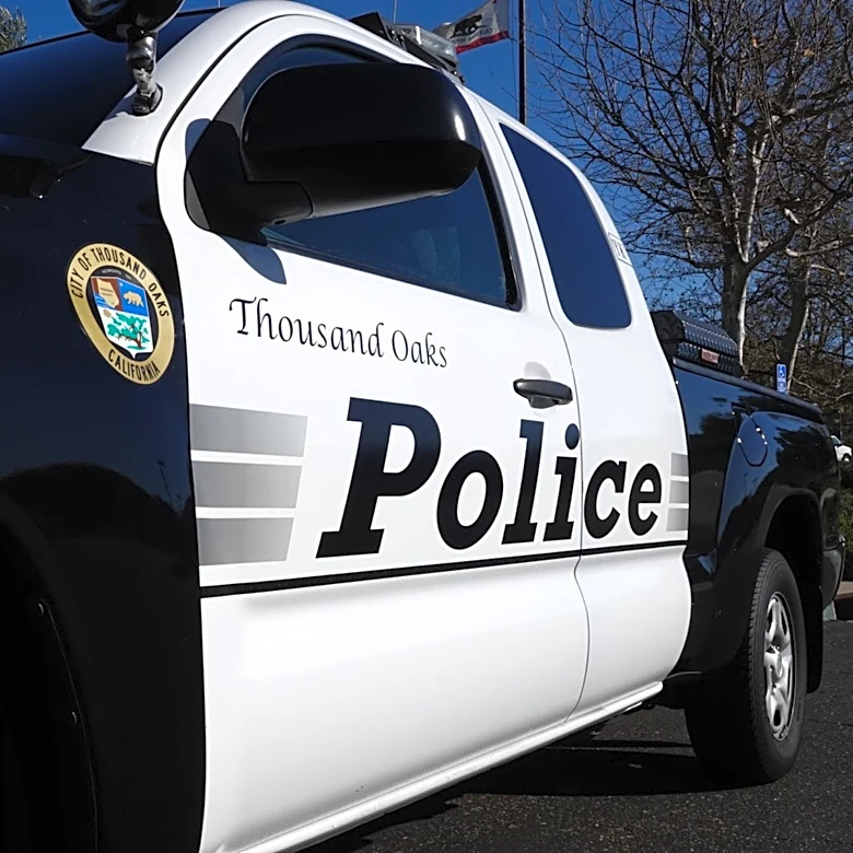 1 dies in early morning Thousand Oaks crash