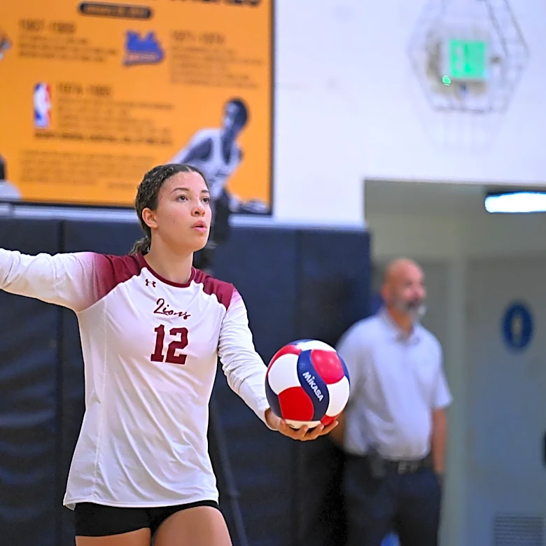 The week's highlights from volleyball, flag football and golf