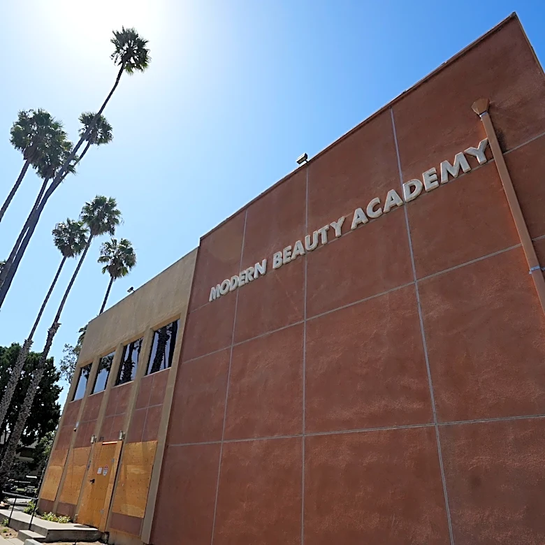 Students, staff blindsided by Oxnard beauty school closure
