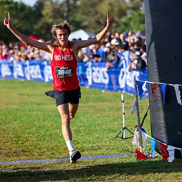 Rio Mesa’s Derek Luna races into record book at Clovis Invitational