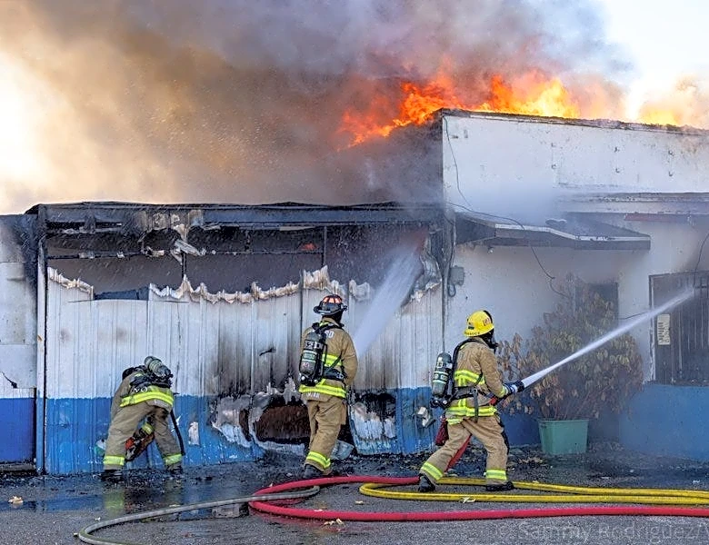 Fire crews put out blaze in vacant auto shop in Port Hueneme