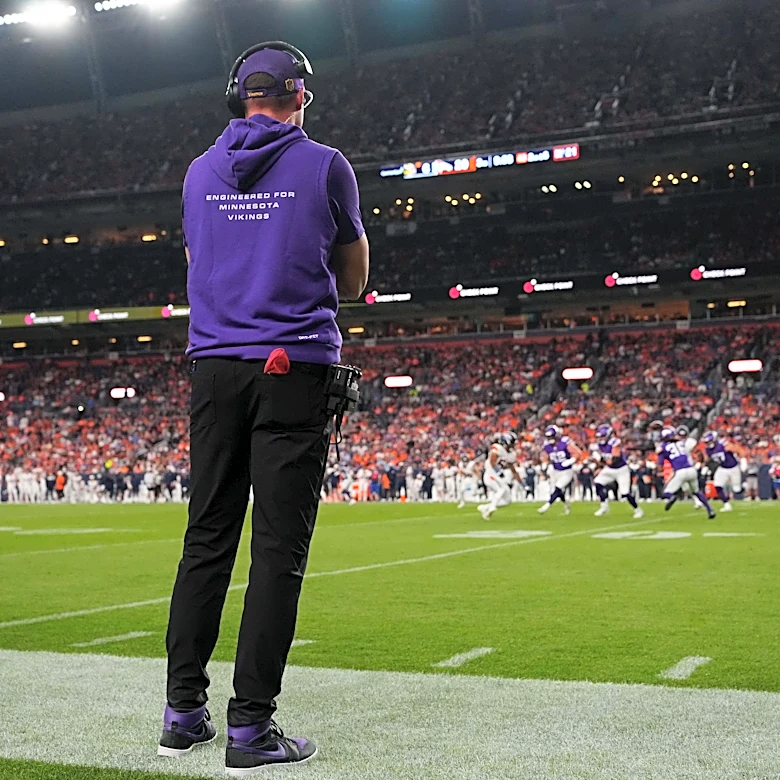 Vikings head coach comments on punting battle after preseason finale