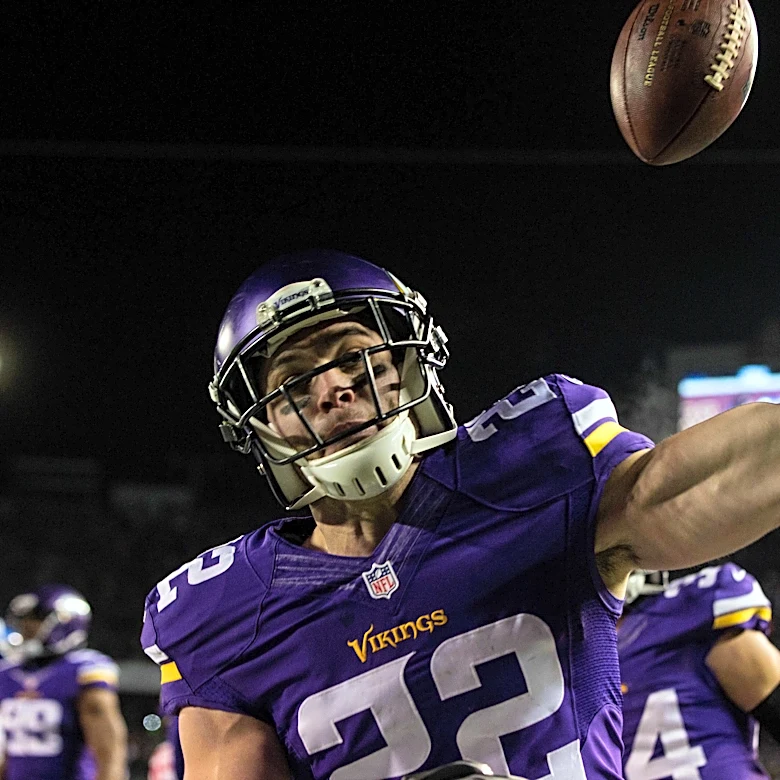 Social media reacts to Harrison Smith returning to the Vikings