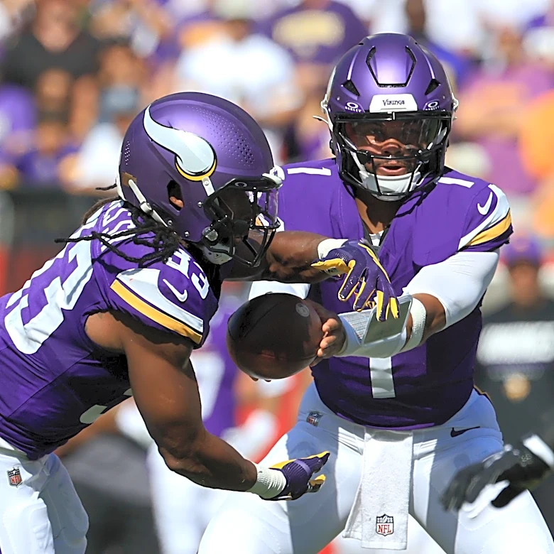 Should you start Aaron Jones in fantasy football in Week 5?