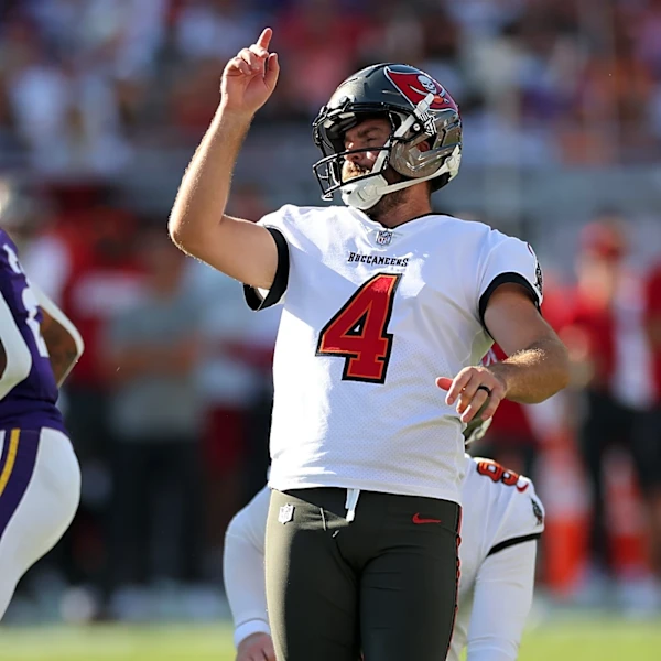 How did former Vikings play in Week 5 of the NFL?