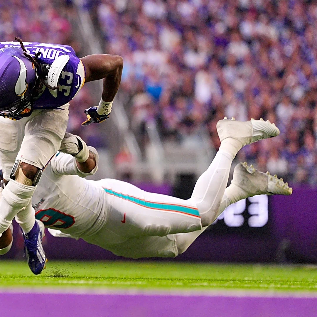 Should the Vikings make a trade for an edge rusher?
