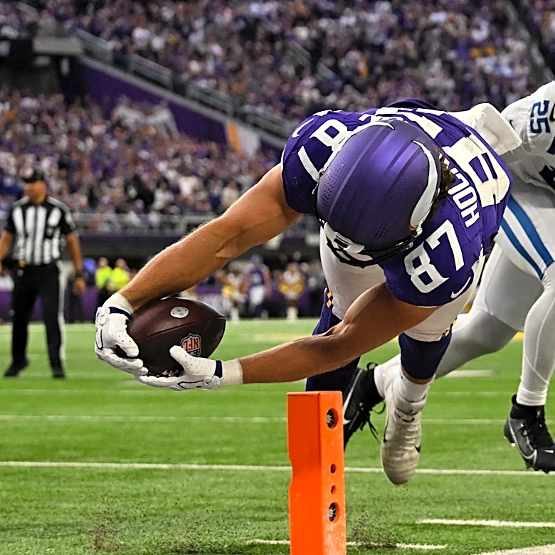 Should you start T.J. Hockenson in fantasy football in Week 8?