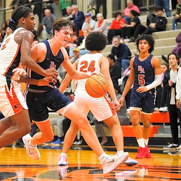 2027 forward, Nashville native names Tennessee basketball in top eight