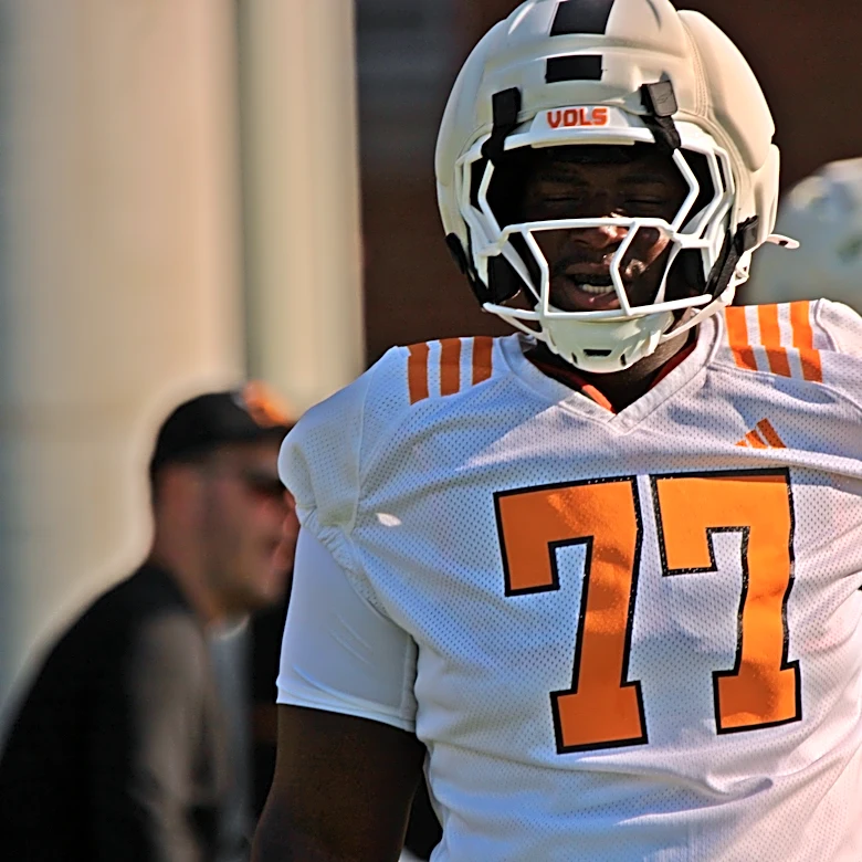 Glen Elarbee details Vols' competition, versatility on offensive line